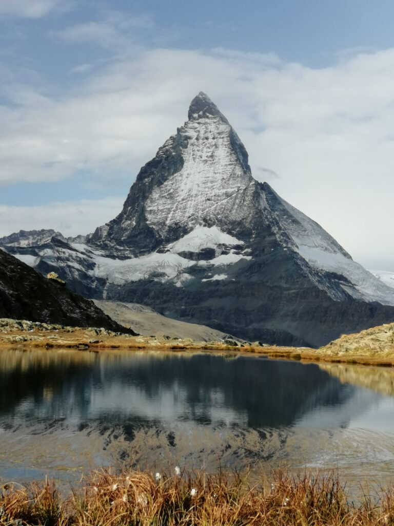 Matterhorn mit Bergsee – Ferienwohnung in Täsch bei Zermatt